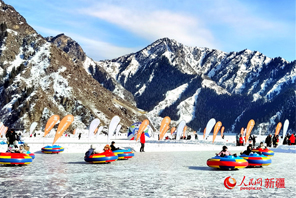 Pemandangan Salji Gunung Tianshan dan Tasik Tianchi Menggamit Kedatangan Pelancong