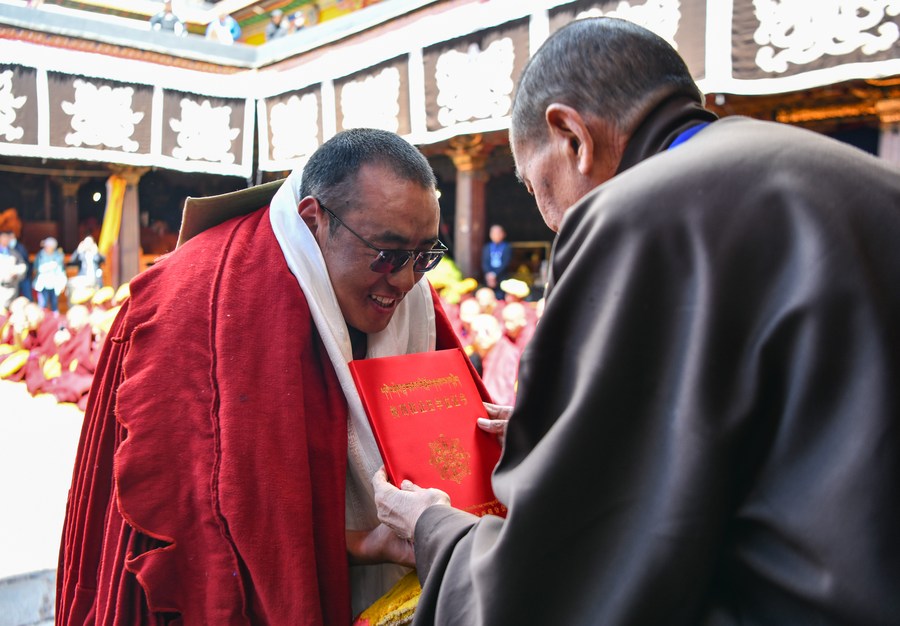 13 Sami Buddha Tibet Terima Ijazah Setara Kedoktoran