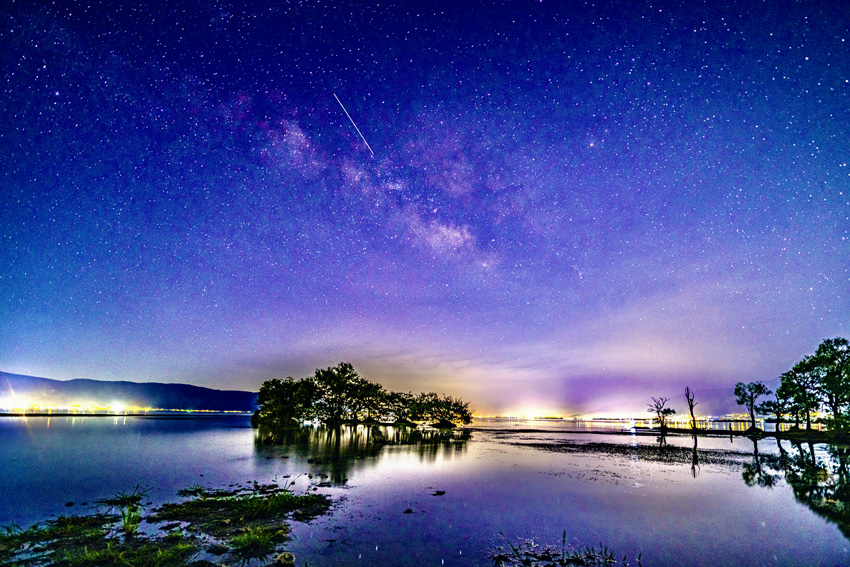 Langit Bintang Indah Permai di Tasik Erhai