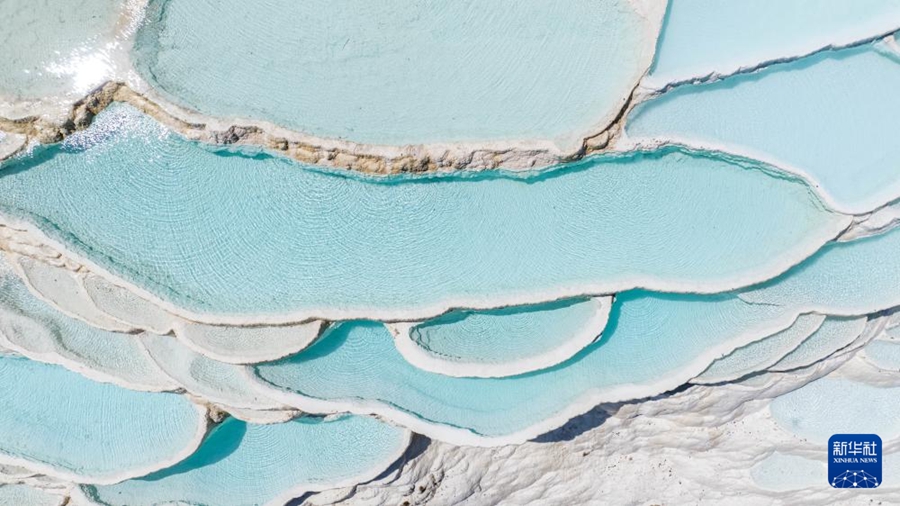 Tempat Awan Putih Jatuh ke Bumi