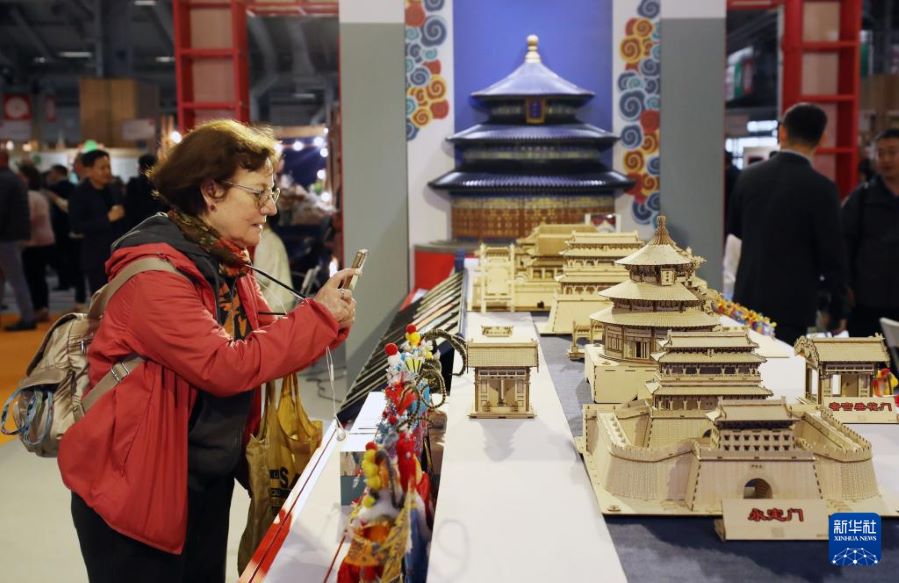 Pameran Tematik Budaya China Diketengah Sempena Paris Fair 2024