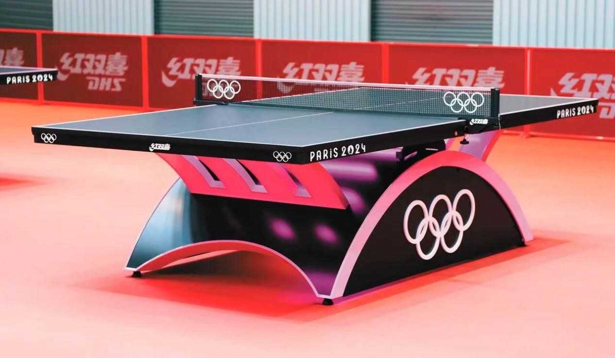 Foto memperlihatkan meja ping pong untuk Olimpik Paris yang dihasilkan oleh DHS, pembekal peralatan dari China.