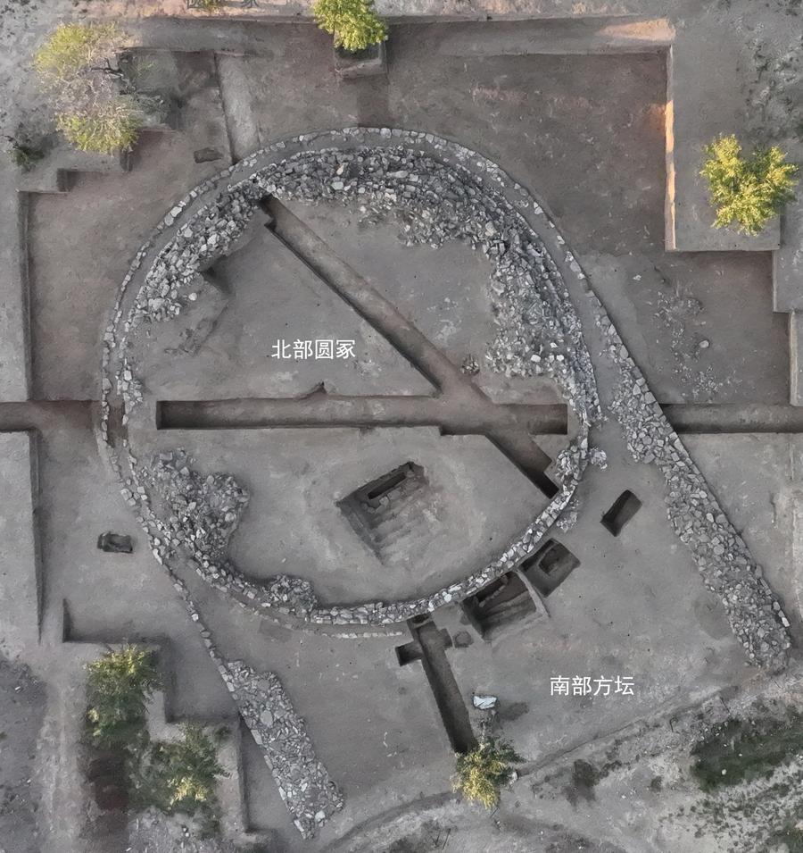 Foto fail tanpa tarikh ini memaparkan pemandangan tapak makam batu di bandar Chifeng, Wilayah Autonomi Mongolia Dalam, utara China. (Foto/Xinhua)